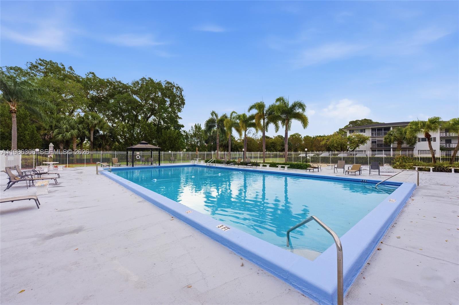 HILLCREST COUNTRY CLUB AP - Residential