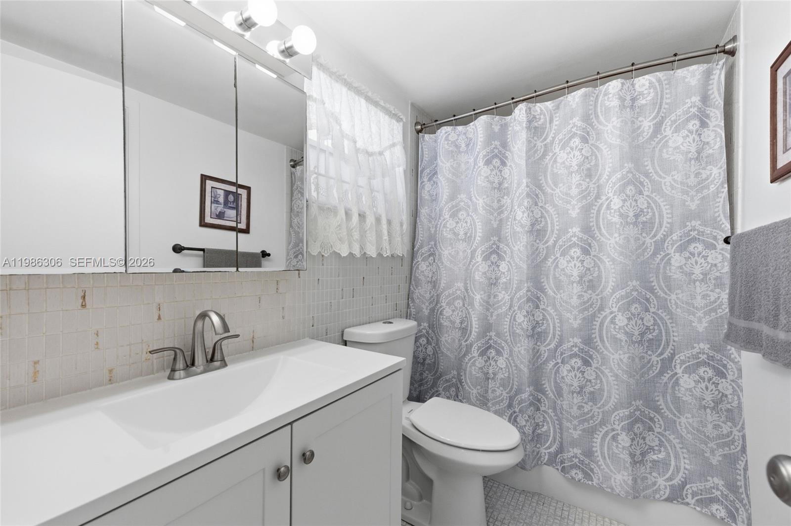 HILLCREST COUNTRY CLUB AP - Residential