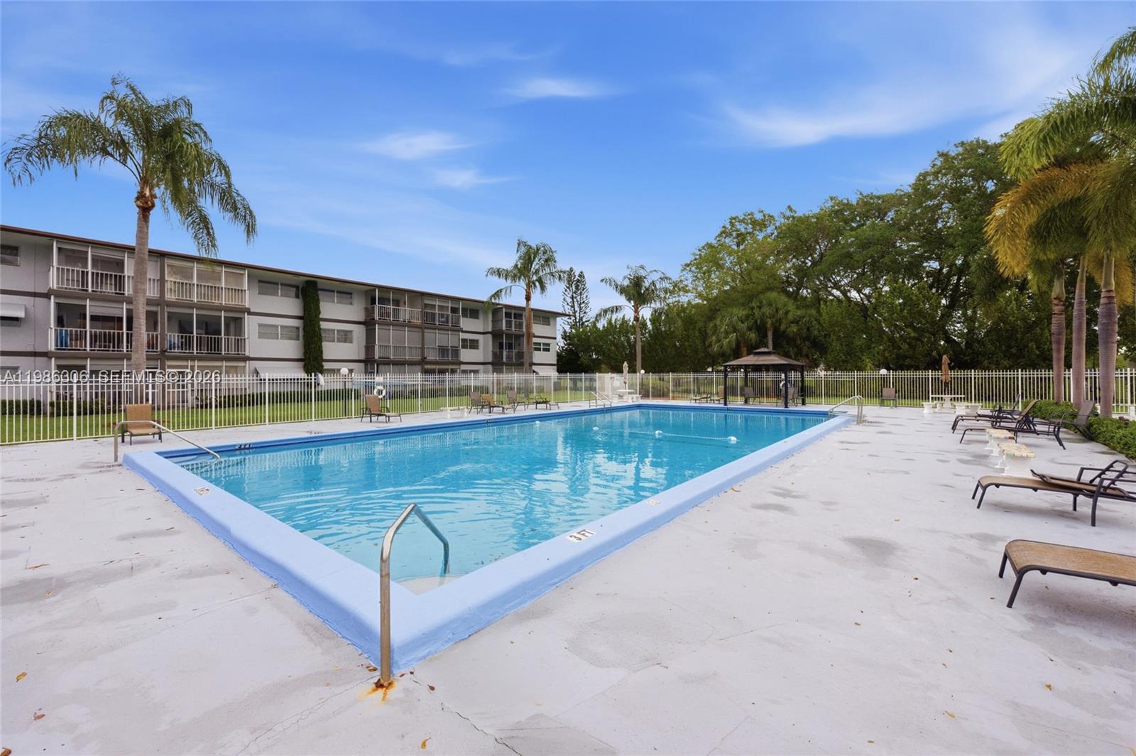 HILLCREST COUNTRY CLUB AP - Residential