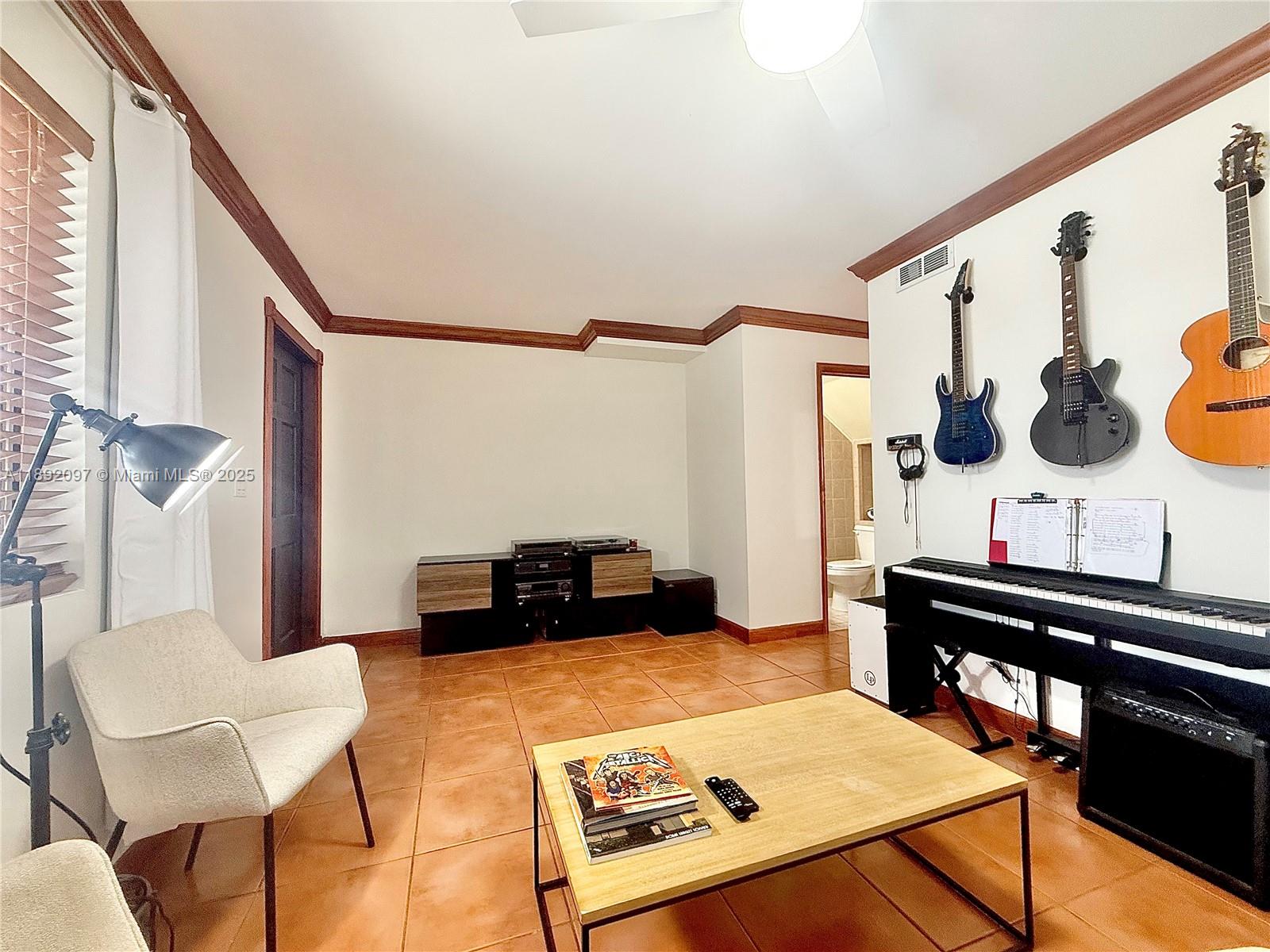 MILLER SIXTY-SEVEN TOWNHO - Residential Lease