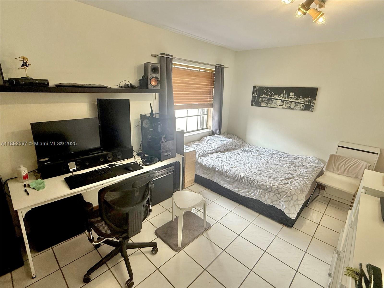 MILLER SIXTY-SEVEN TOWNHO - Residential Lease