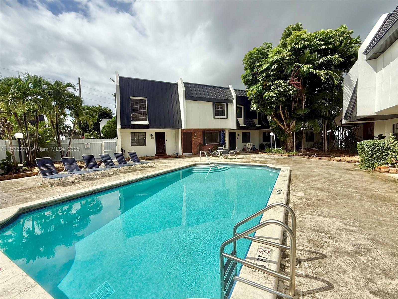 MILLER SIXTY-SEVEN TOWNHO - Residential Lease