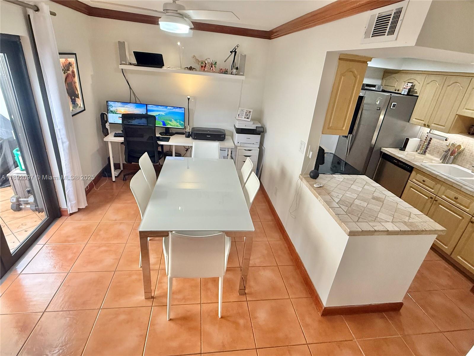 MILLER SIXTY-SEVEN TOWNHO - Residential Lease