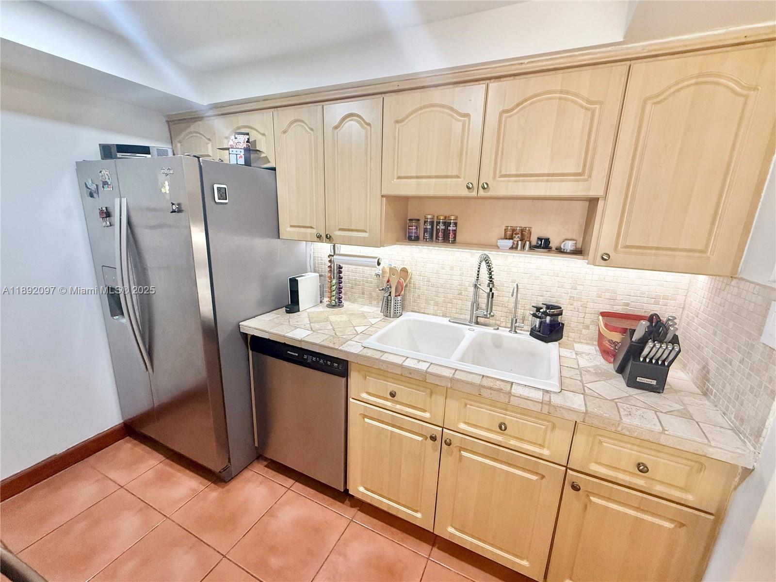 MILLER SIXTY-SEVEN TOWNHO - Residential Lease