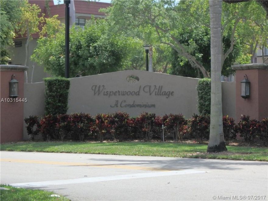 BEAUTIFUL 1/1,CROWN MOLDINGS,TWO TONE PAINT,LIKE NEW APPLIANCES, MARBLE LOOKING FLOORS, INCLUDES TENNIS COURT, POOL, ONSITE MANAGEMENT, FITNESS CENTER. NEXT TO BAPTIST HOSPITAL, GREAT LOCATION!!