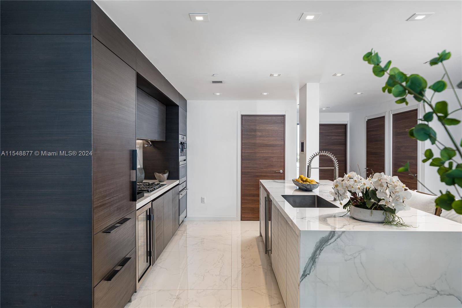 ONE OCEAN CONDO - Residential