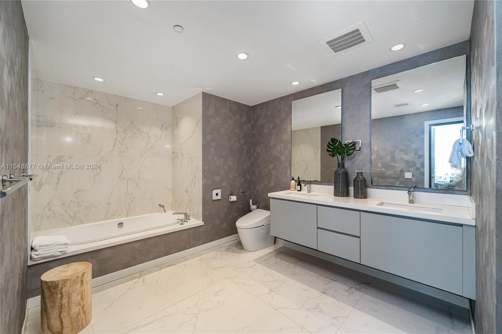 ONE OCEAN CONDO - Residential