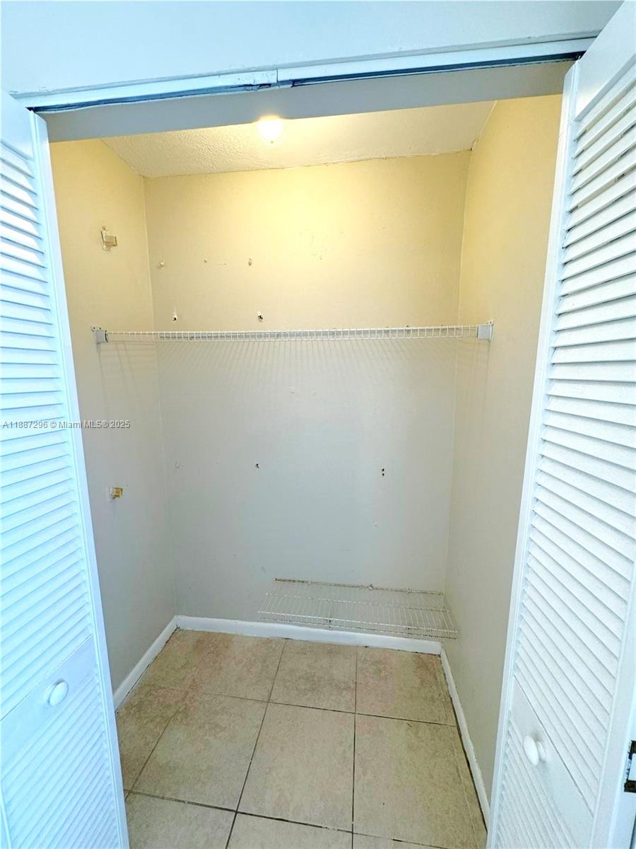 APPLE CREEK - Residential Lease