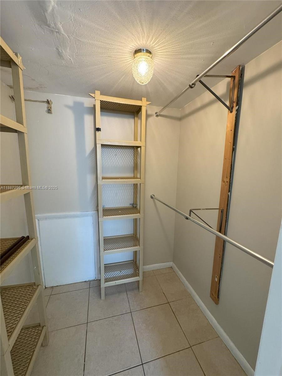 APPLE CREEK - Residential Lease