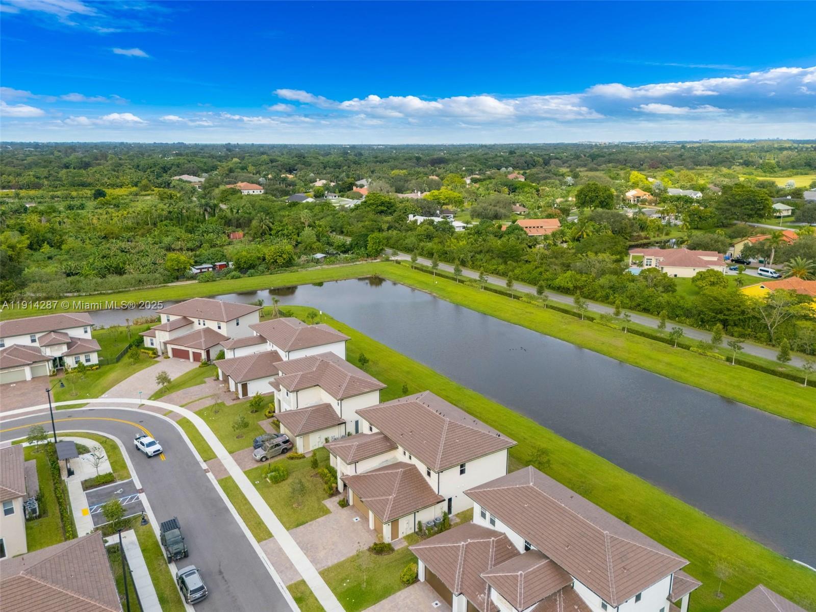 RESERVE AT DAVIE - Residential Lease