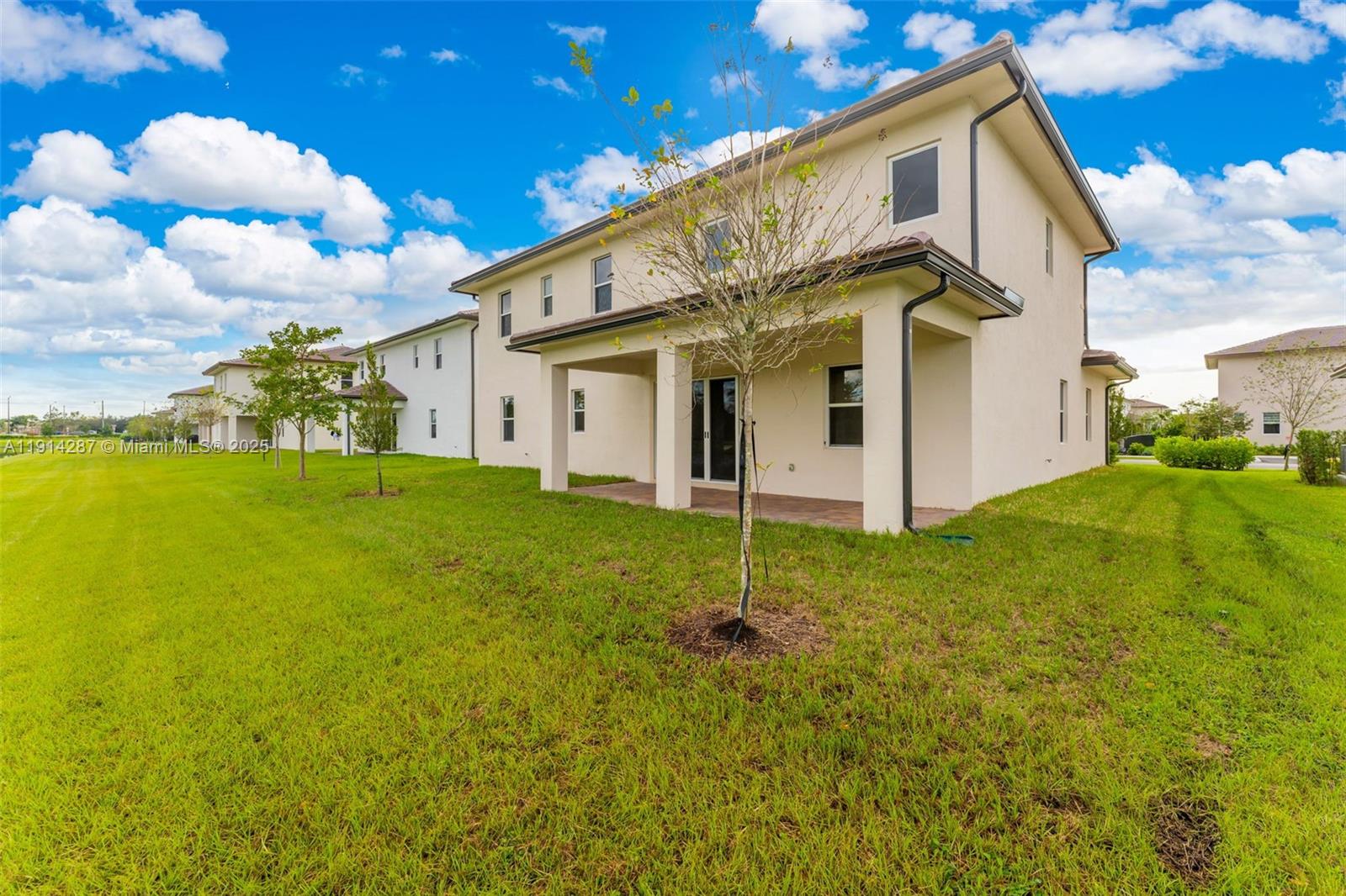 RESERVE AT DAVIE - Residential Lease