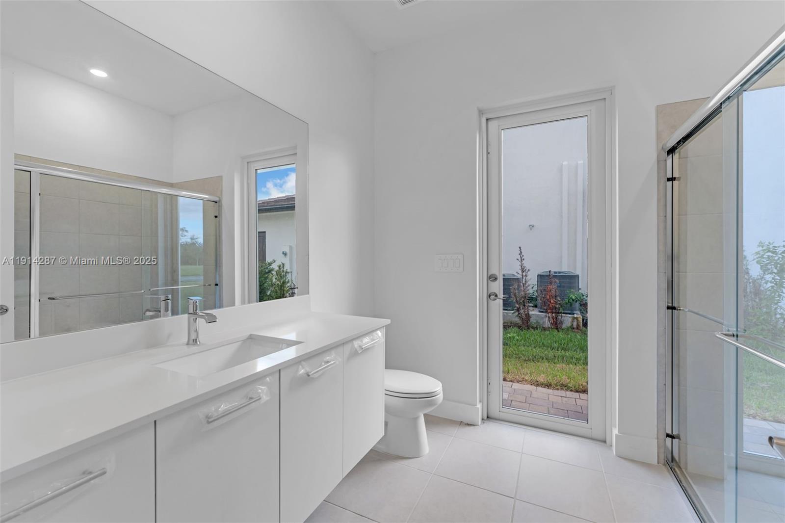 RESERVE AT DAVIE - Residential Lease