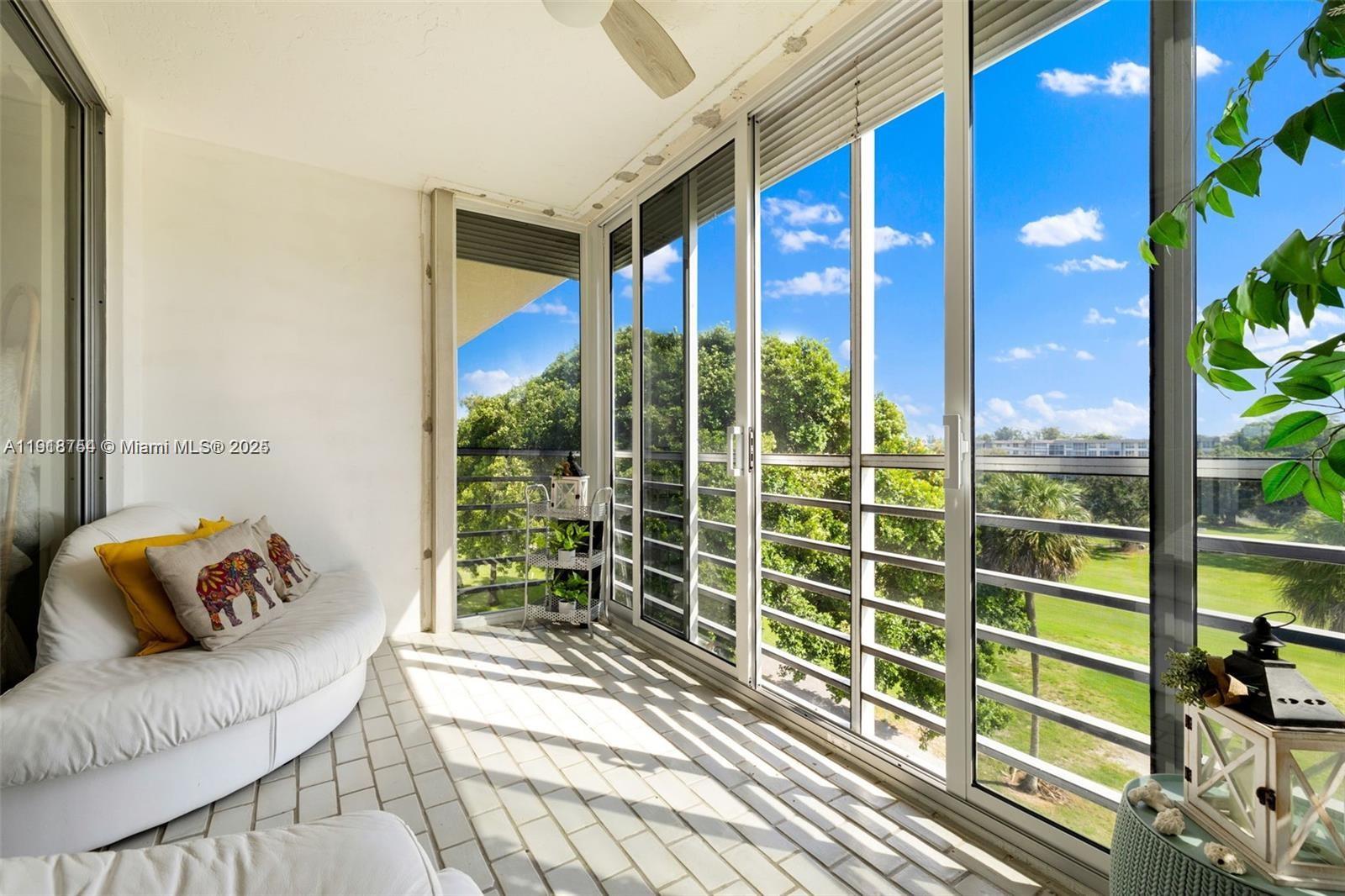 3850 Oaks Clubhouse Dr 504