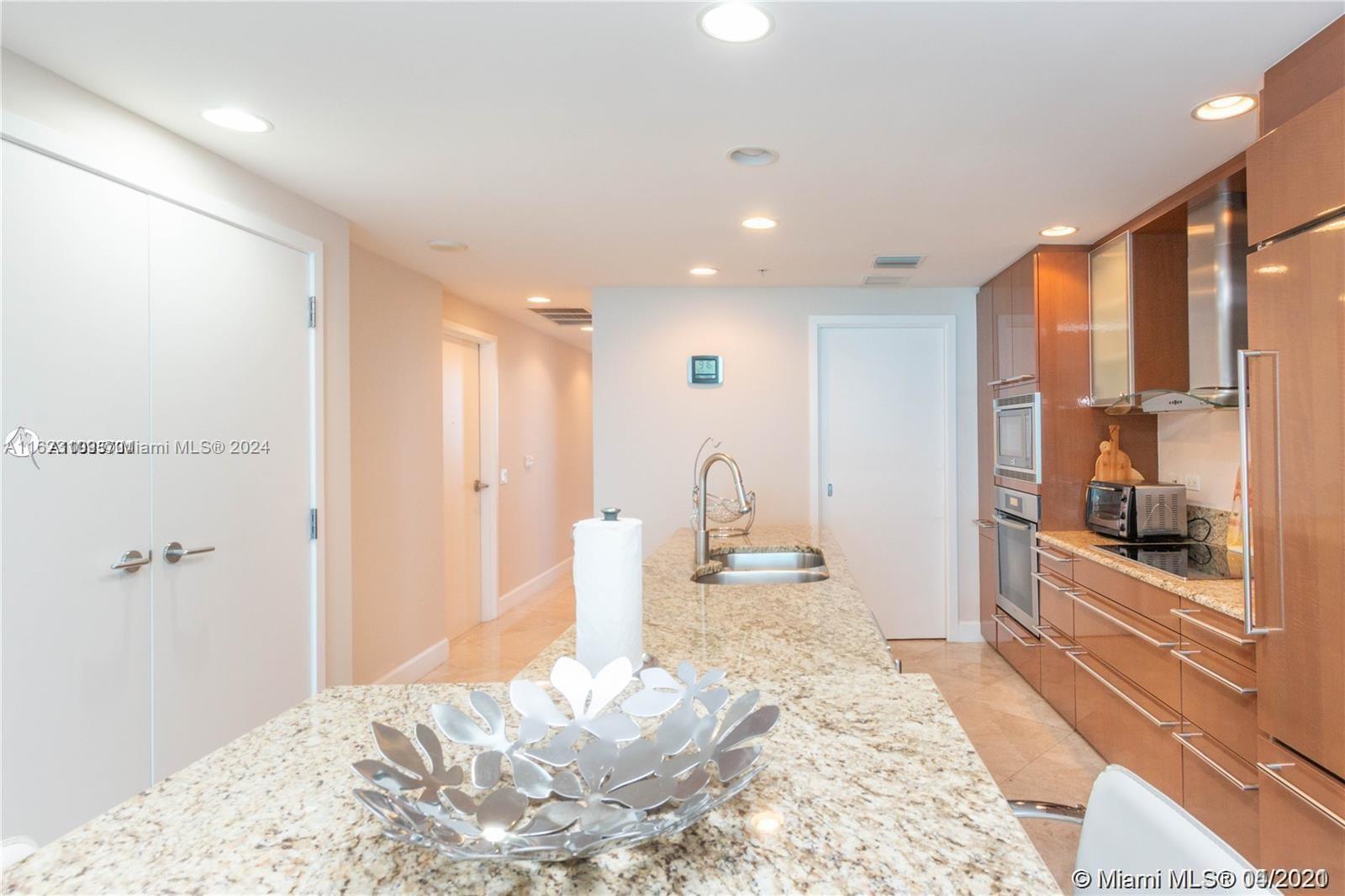 3801 Collins Ave 1102