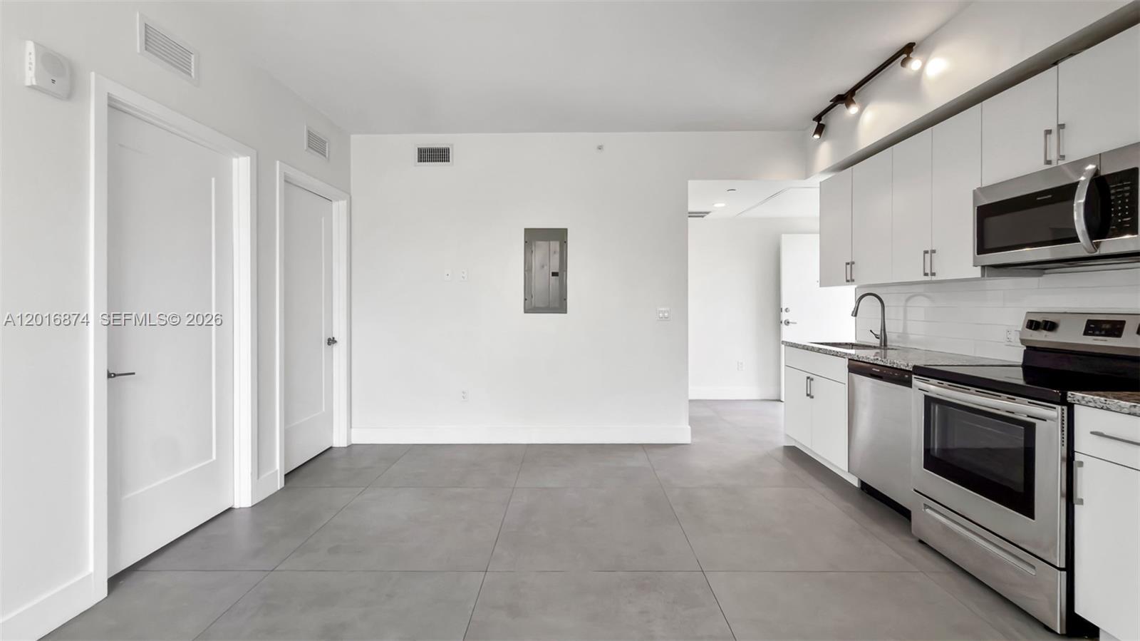 GRAND VIEW PARK - Residential Lease