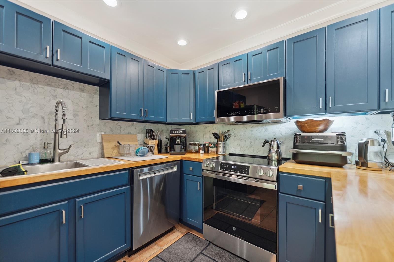 BOCA RATON SQUARE UNIT 3 - Residential Lease