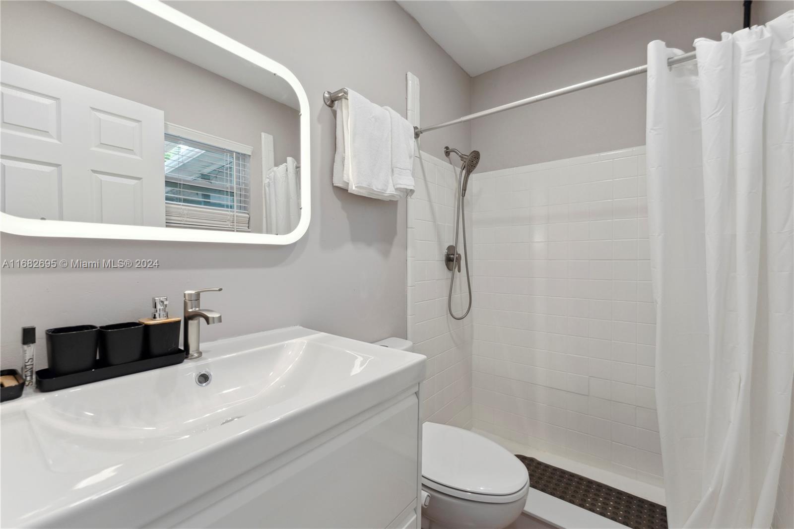 BOCA RATON SQUARE UNIT 3 - Residential Lease