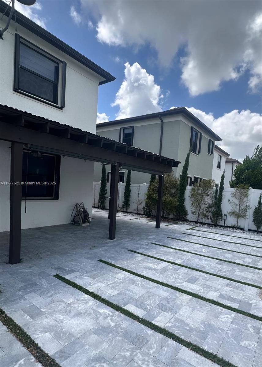AQUABELLA NORTH - Residential Lease
