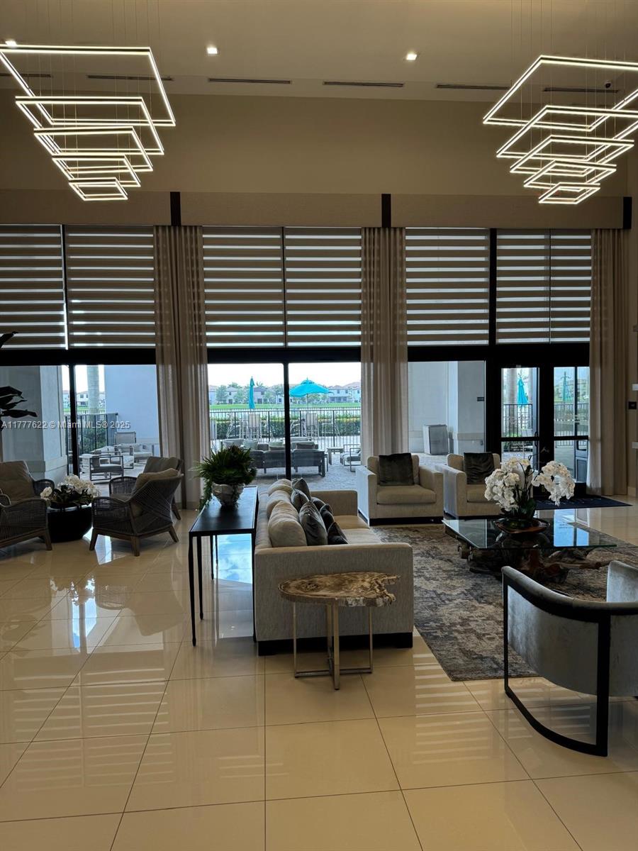 AQUABELLA NORTH - Residential Lease