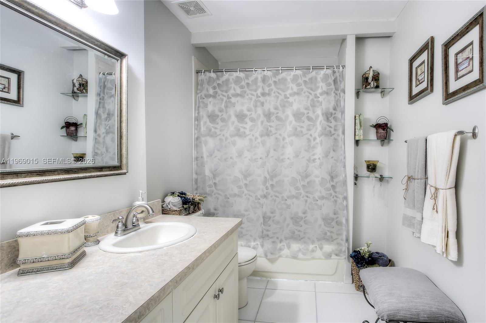 FLAMINGO LAKE - Residential