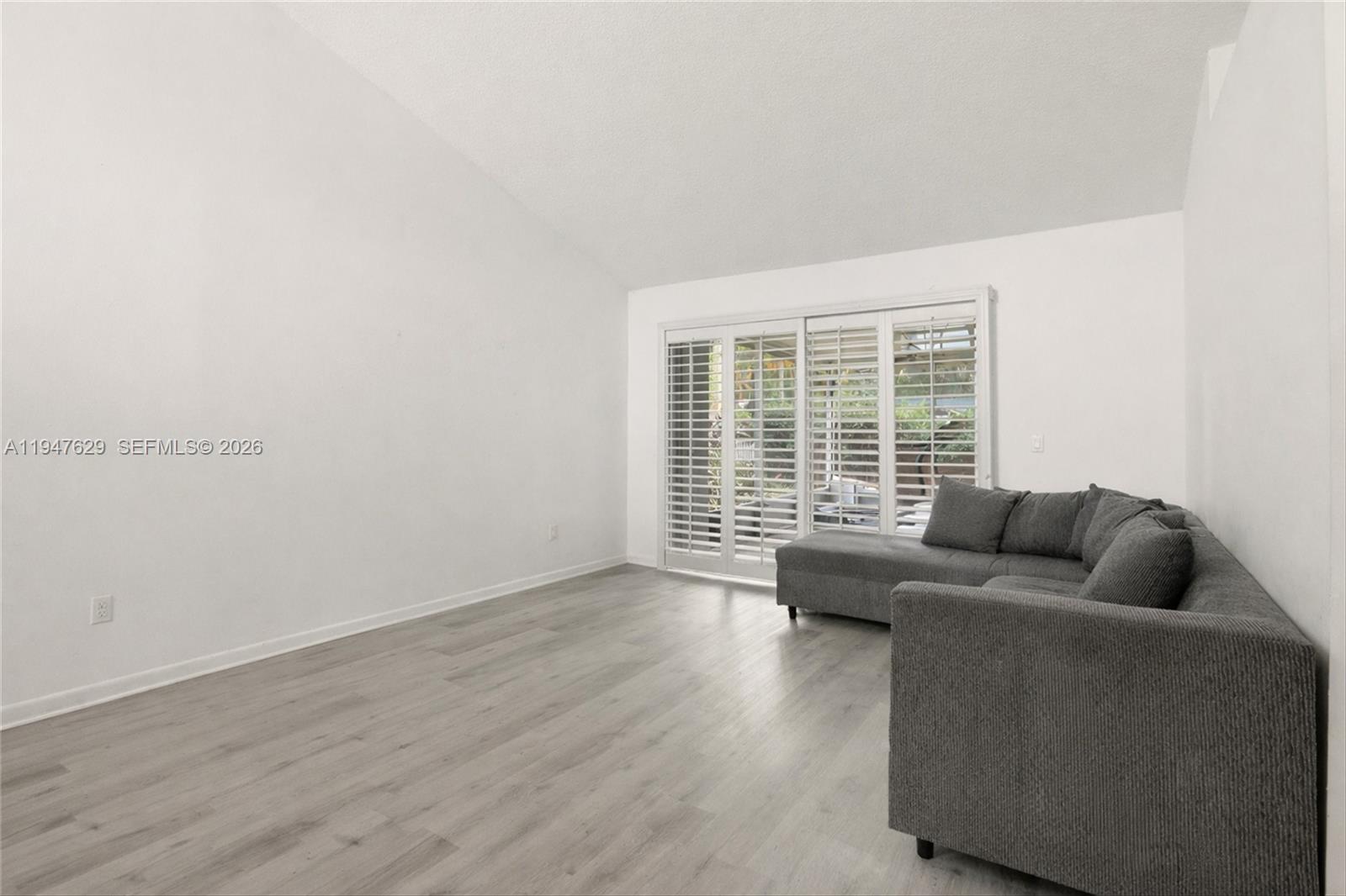 10402 ASHLEY OAKS DR RIVER - Residential