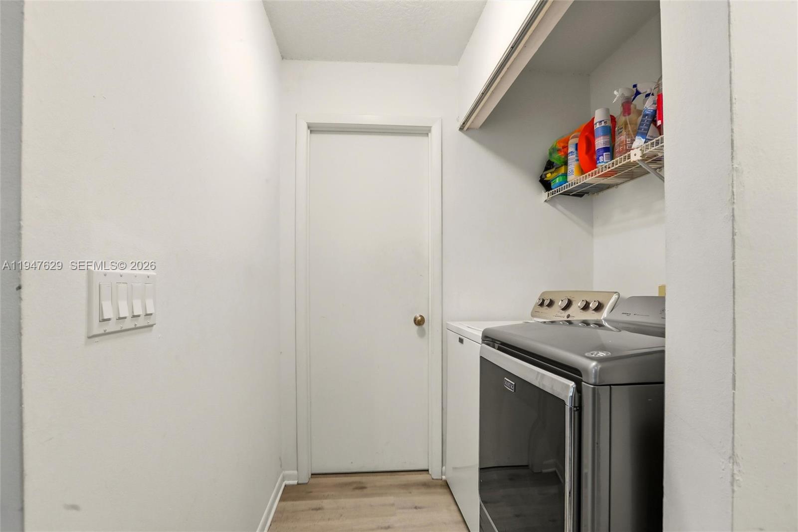 10402 ASHLEY OAKS DR RIVER - Residential