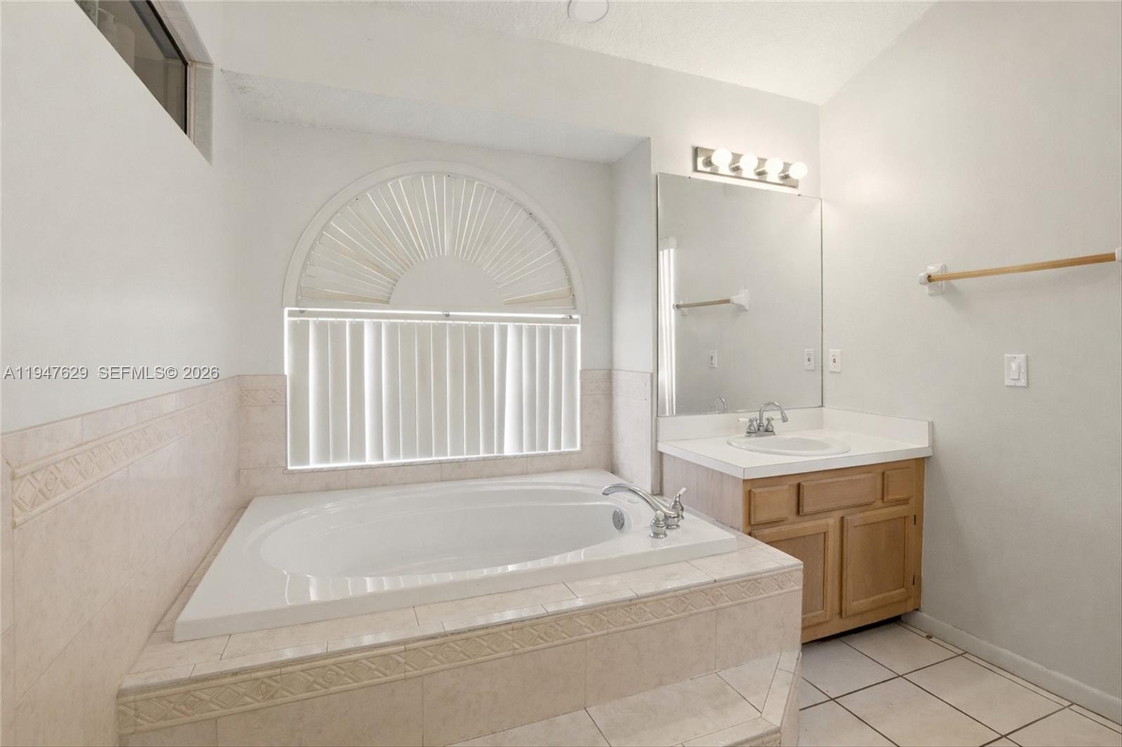 10402 ASHLEY OAKS DR RIVER - Residential