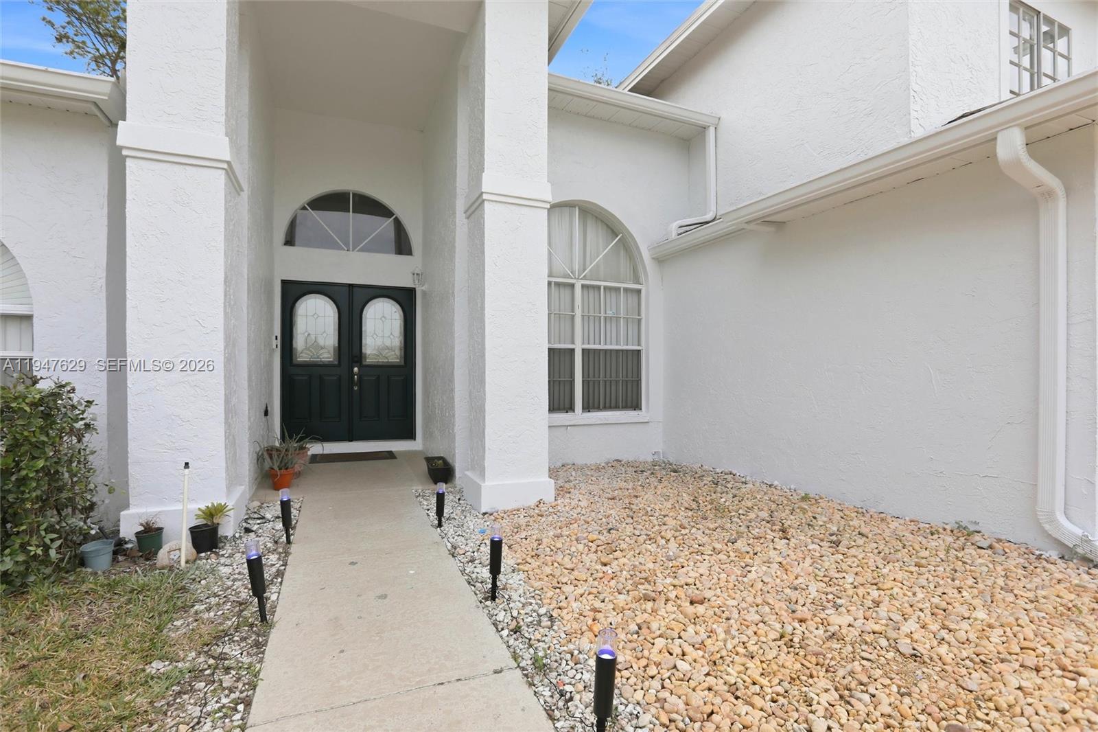 10402 ASHLEY OAKS DR RIVER - Residential