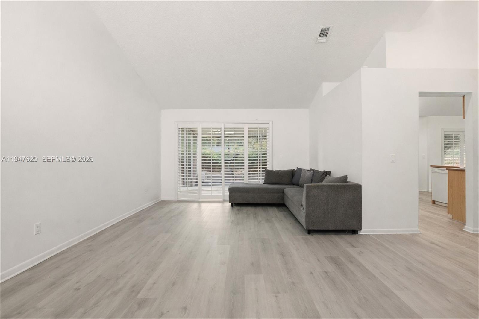 10402 ASHLEY OAKS DR RIVER - Residential