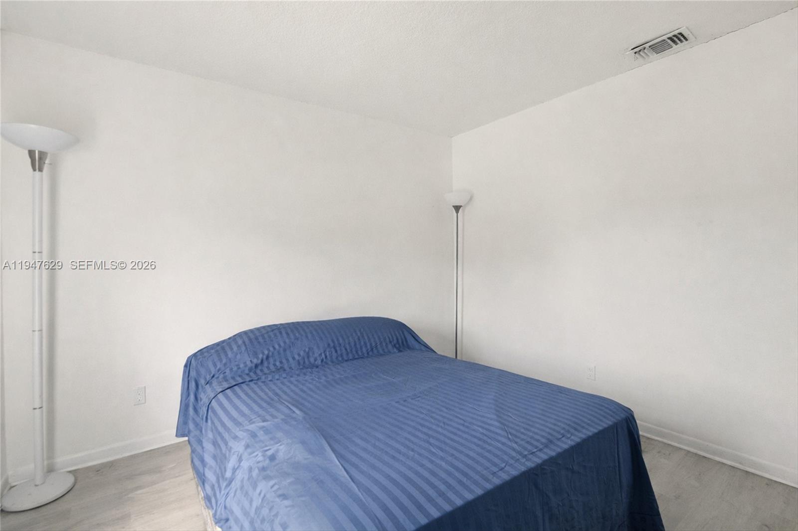 10402 ASHLEY OAKS DR RIVER - Residential