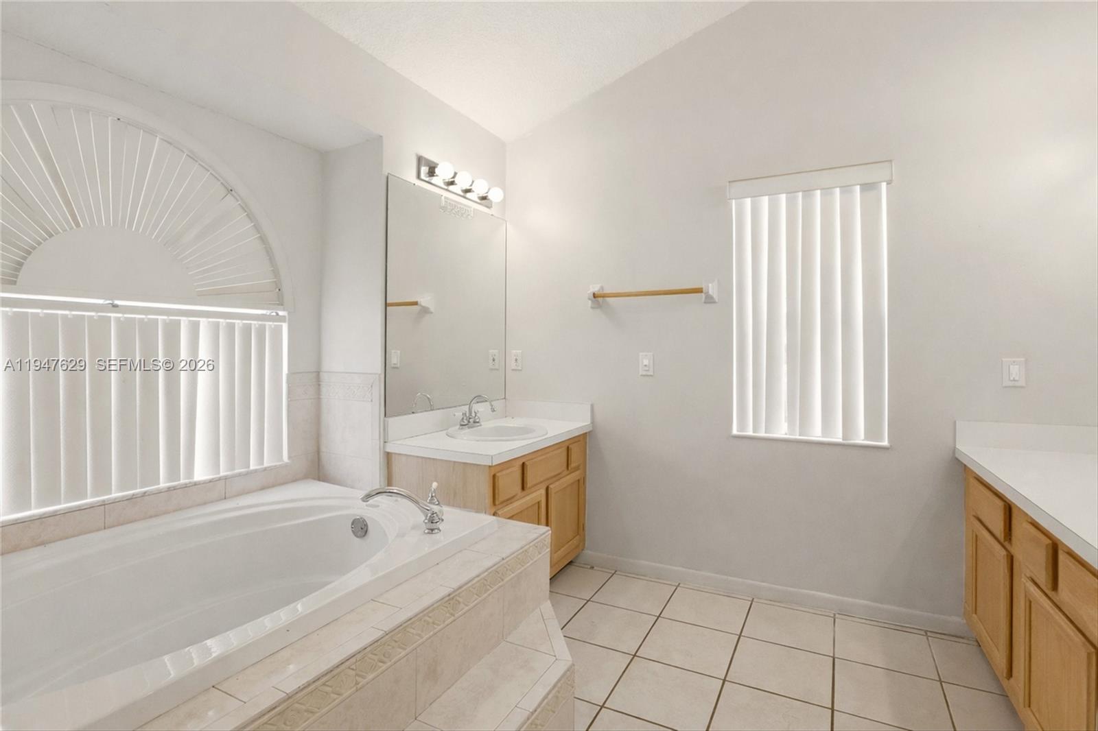 10402 ASHLEY OAKS DR RIVER - Residential