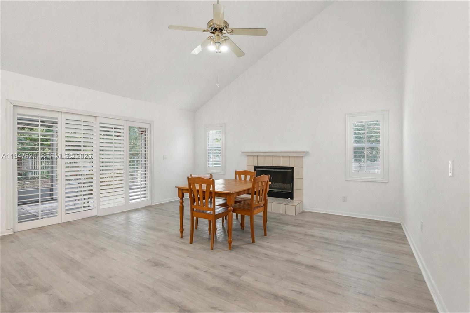 10402 ASHLEY OAKS DR RIVER - Residential