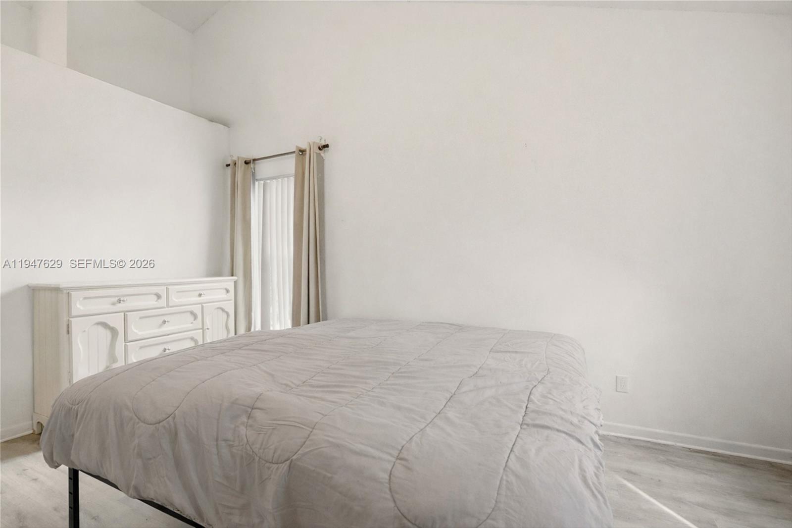 10402 ASHLEY OAKS DR RIVER - Residential