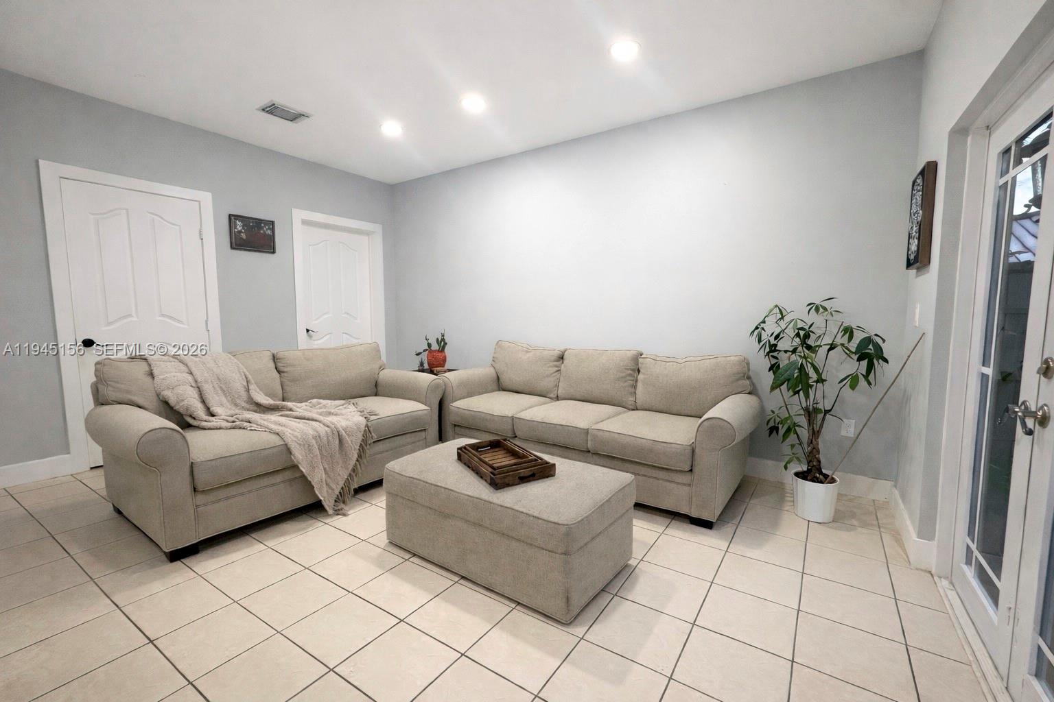 MIRENS PLACE - Residential