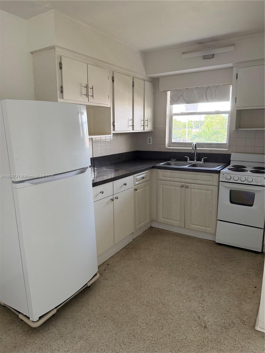 MELROSE MANOR - Residential Lease