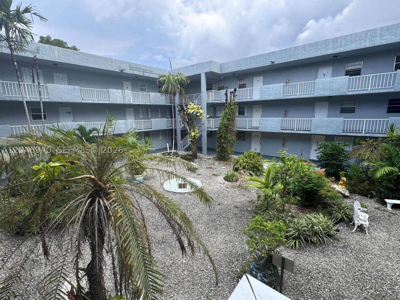 1725 W 60th St F222