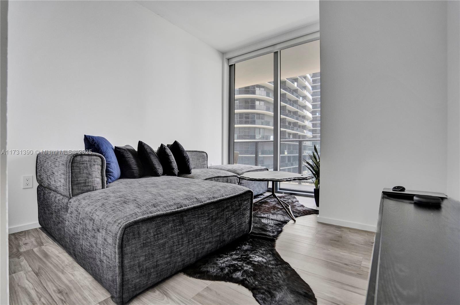 SLS LUX RESIDENCES - Residential