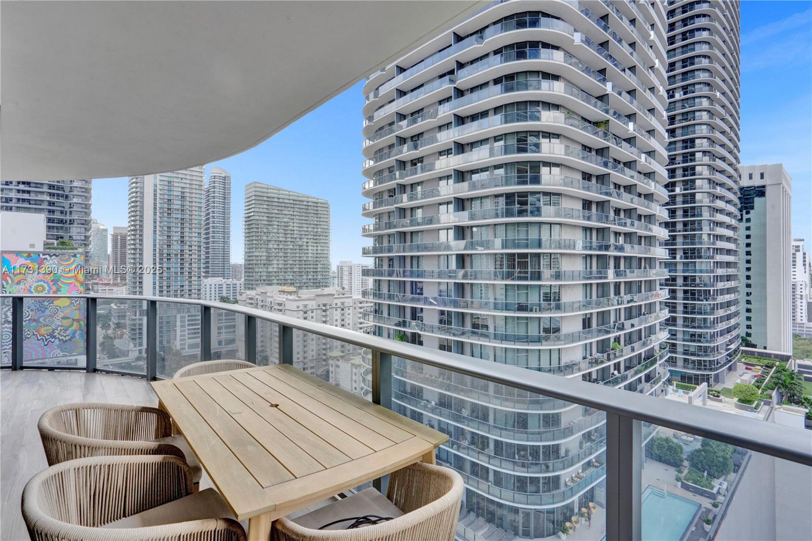 SLS LUX RESIDENCES - Residential