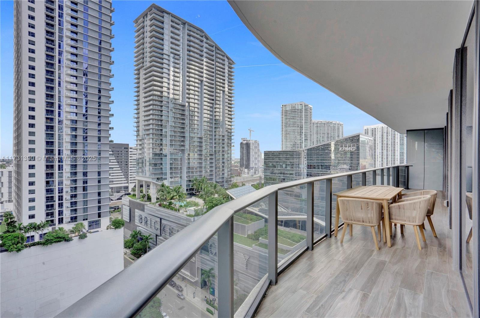 SLS LUX RESIDENCES - Residential