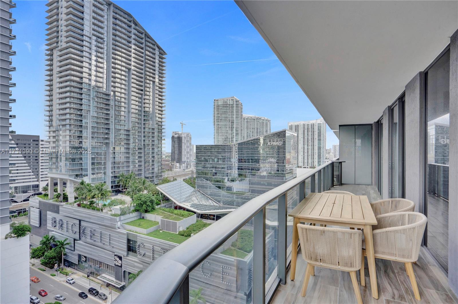 SLS LUX RESIDENCES - Residential