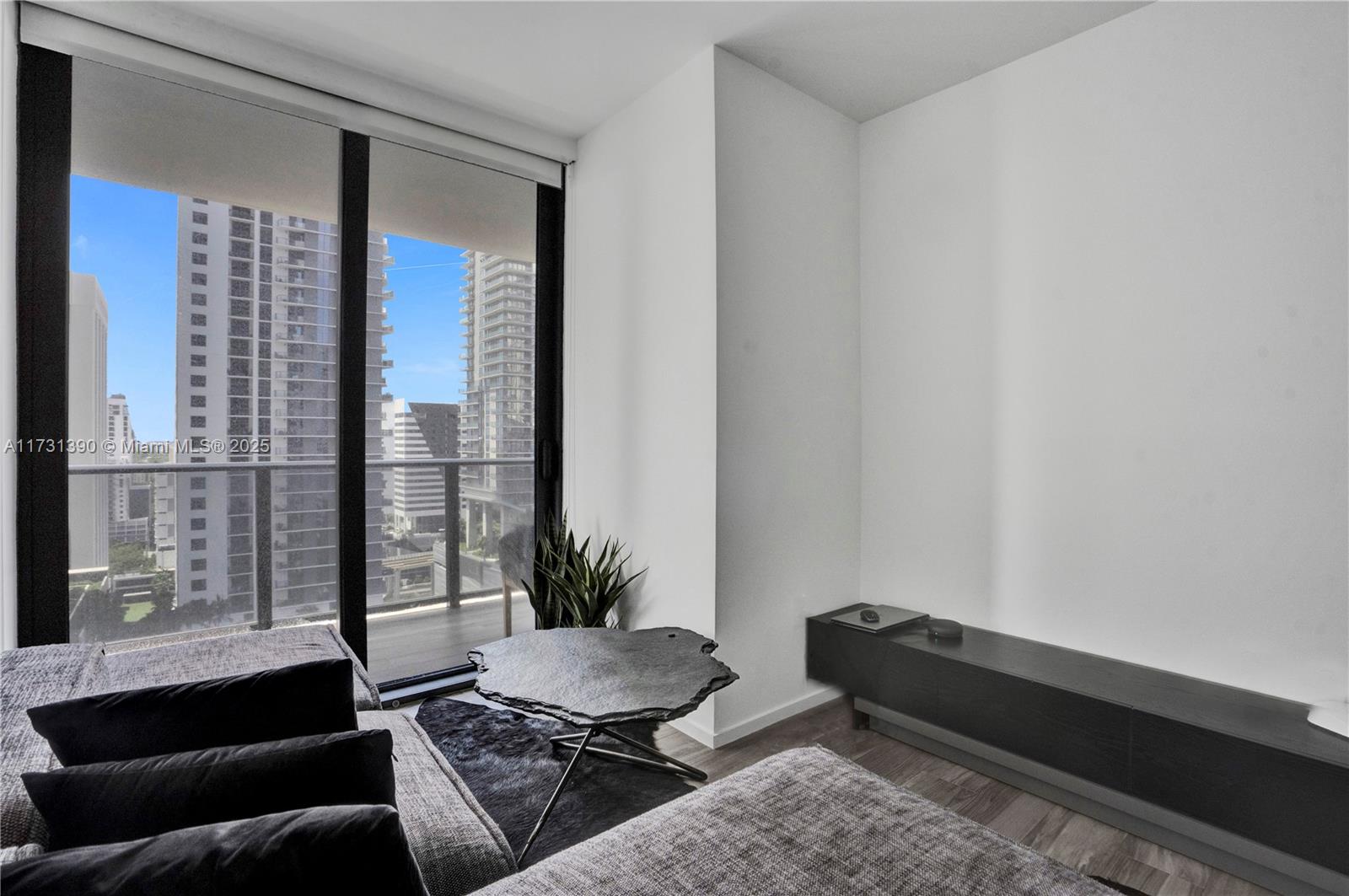 SLS LUX RESIDENCES - Residential