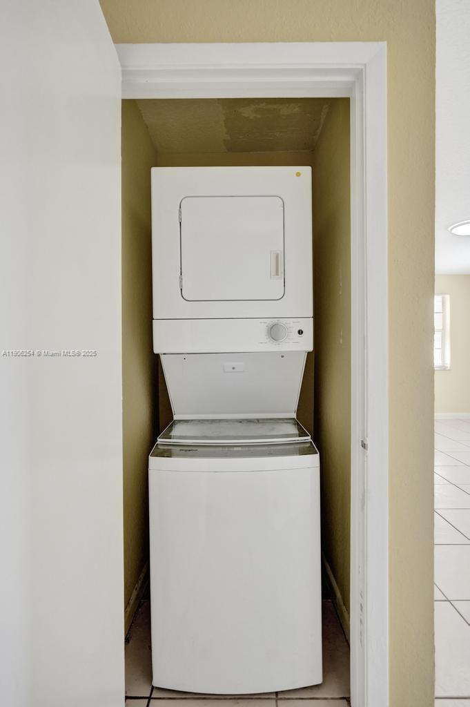 TWIN LAKES - Residential Lease