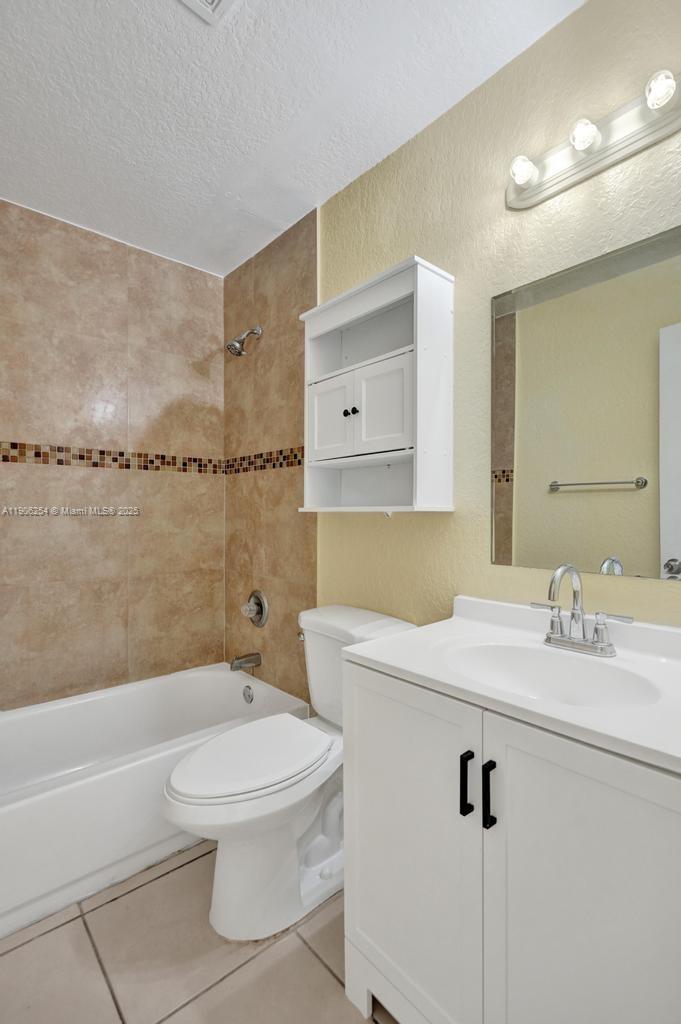 TWIN LAKES - Residential Lease