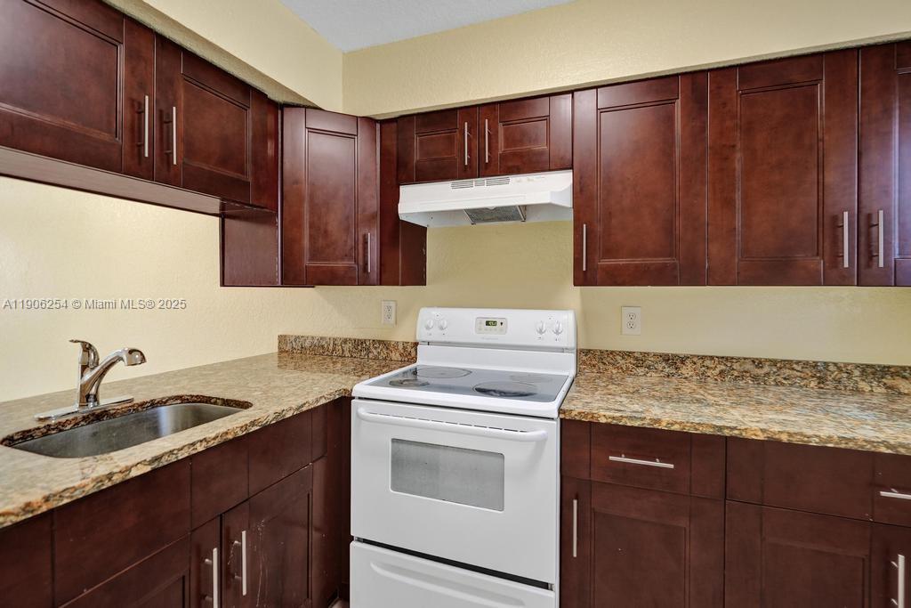 TWIN LAKES - Residential Lease