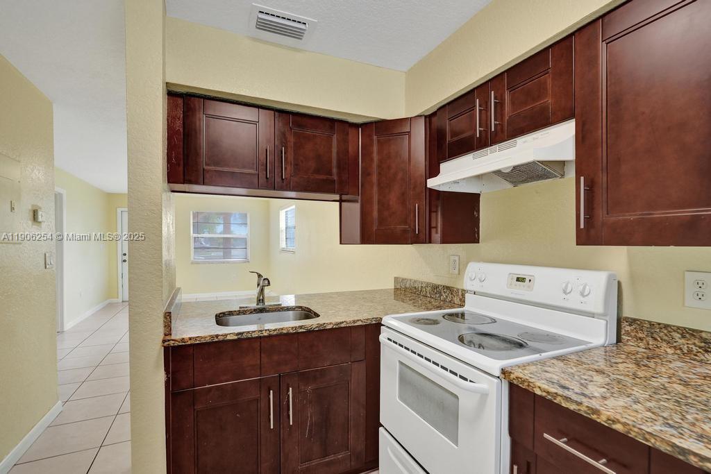 TWIN LAKES - Residential Lease