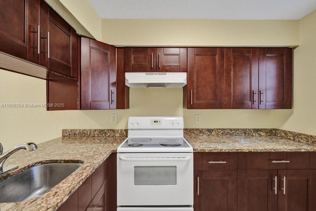 TWIN LAKES - Residential Lease