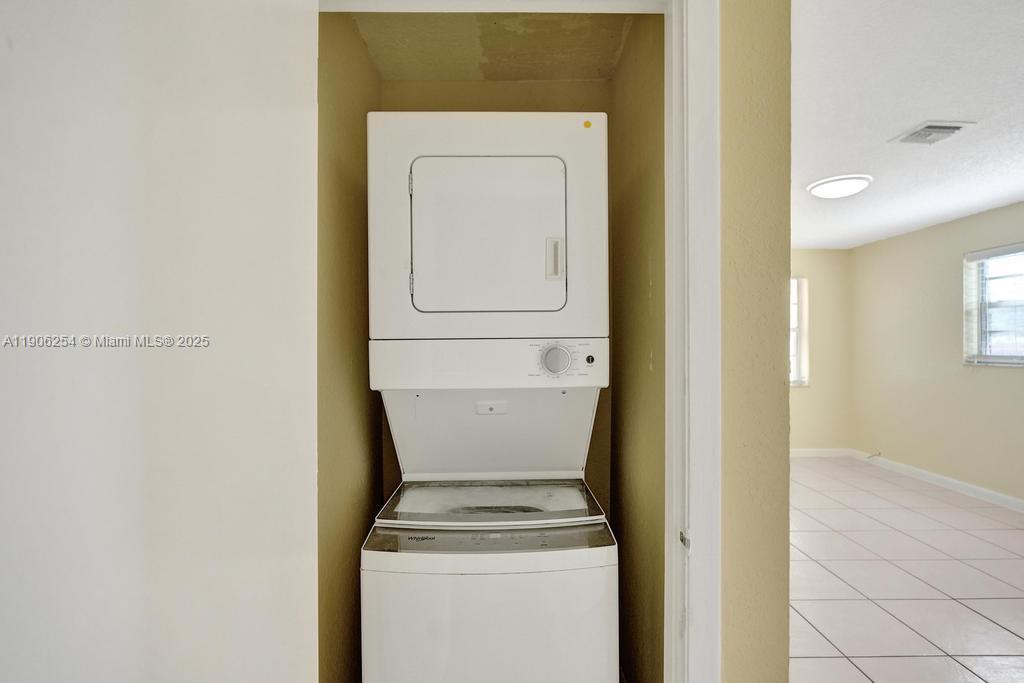 TWIN LAKES - Residential Lease