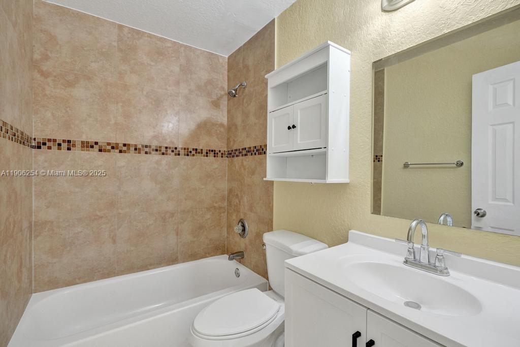 TWIN LAKES - Residential Lease