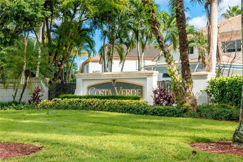 Photo of 9921 NW 32 St, Doral, FL 33172 (MLS # A11903088) Photo of 9921 NW 32 St, Doral, FL 33172 (MLS # A11903088)