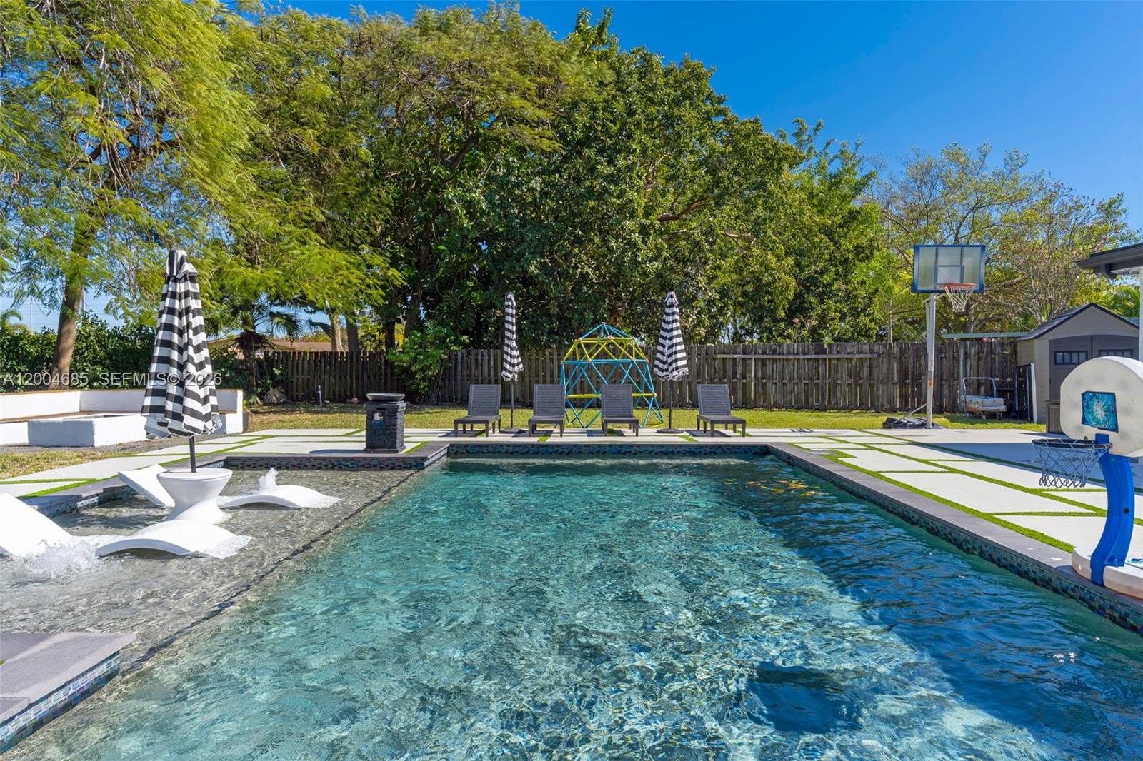 KENDALE LAKES SEC 4 - Residential